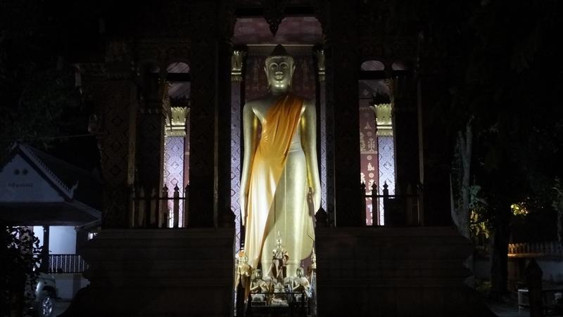 ein Buddha in Regenanbetungsgeste