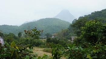 steile Berge im Hintergrund