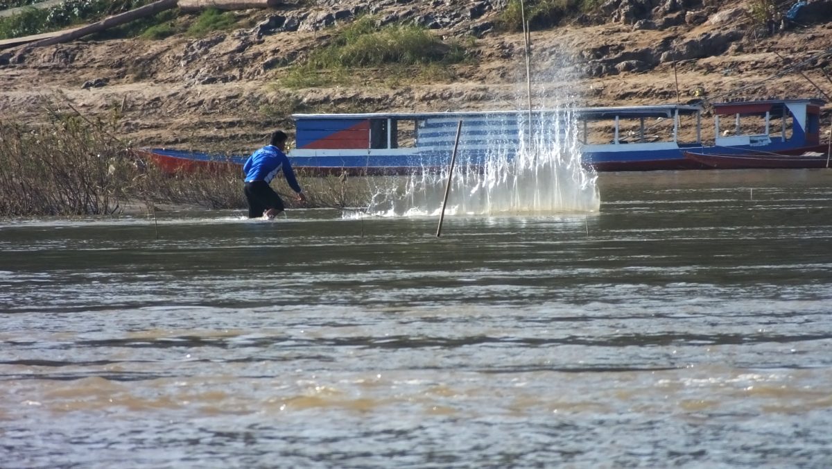 Fischer beim Fischetreiben