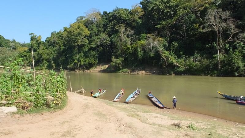 Bootsanleger: hier starten die  Boote zum Wasserfall