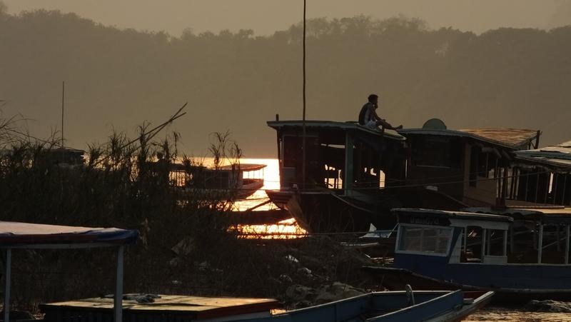 Gegenlicht am Fluss