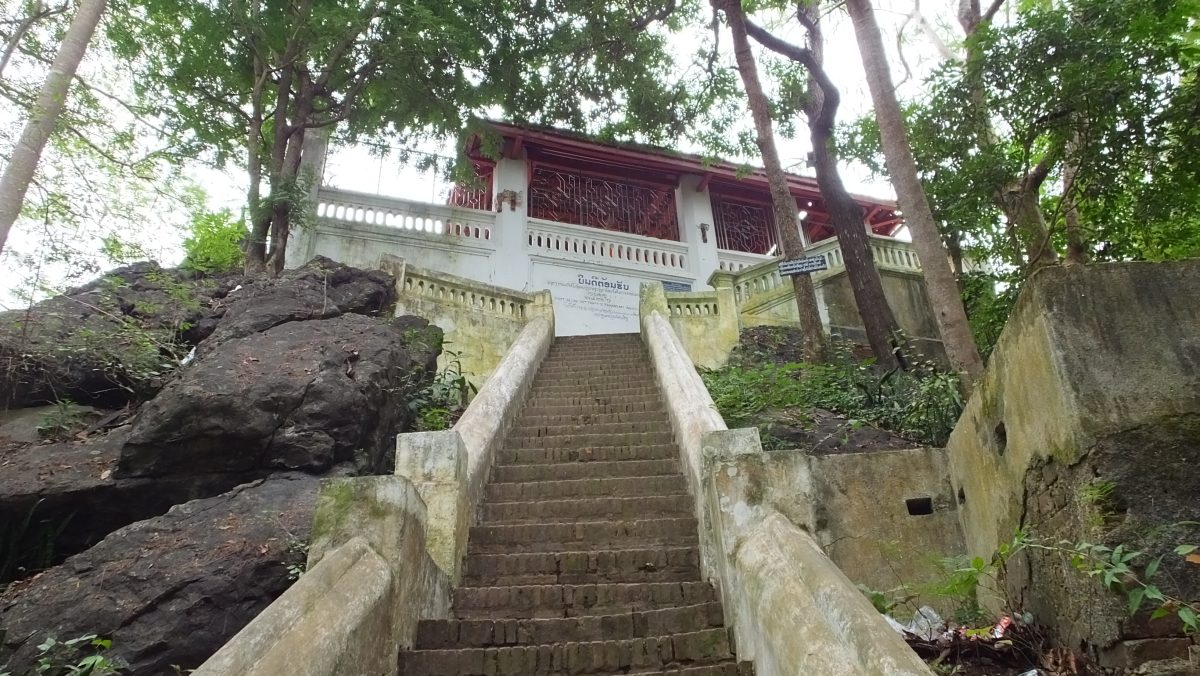 Treppe zum Berg Phousi