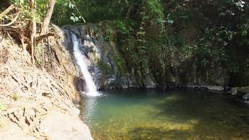 kleiner Wasserfall im Dschungel