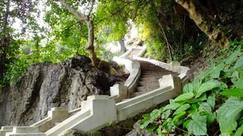 Treppenaufgang zum Mount Phousi