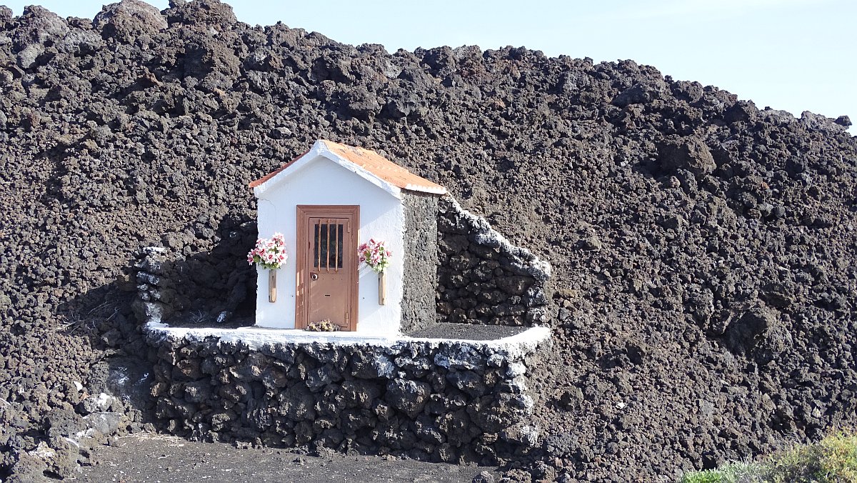 kleine Kapelle am Lavastrom