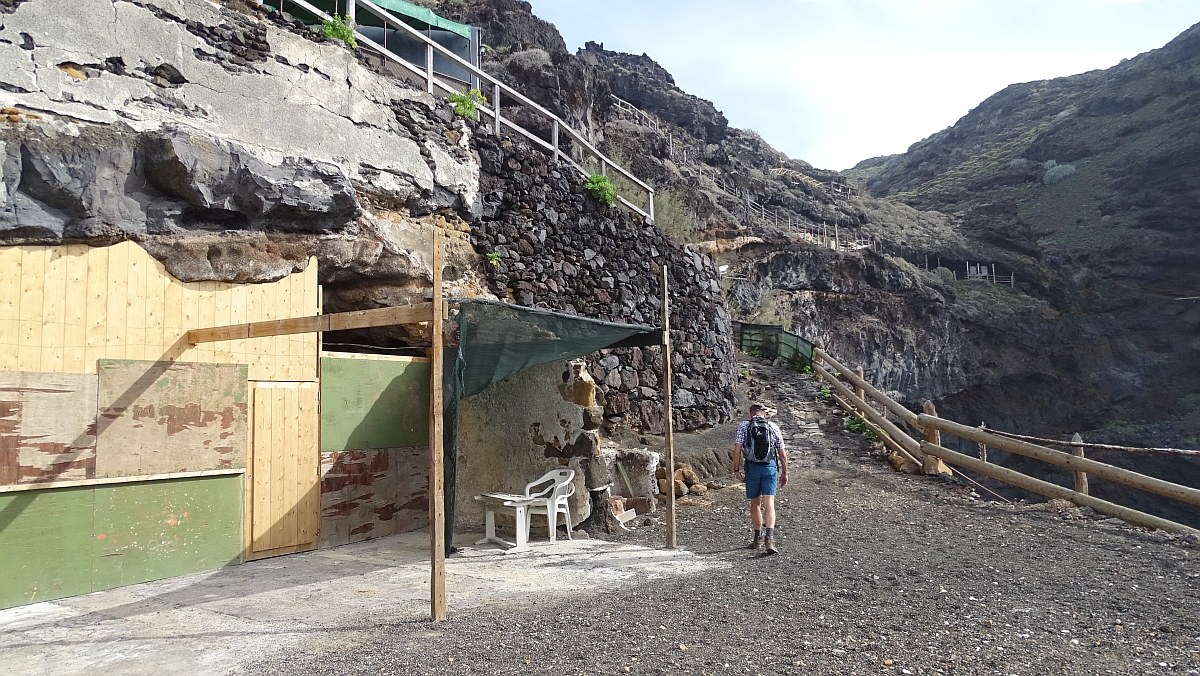 Puerto de Garafía- das ist wohl im Sommer eine Bar