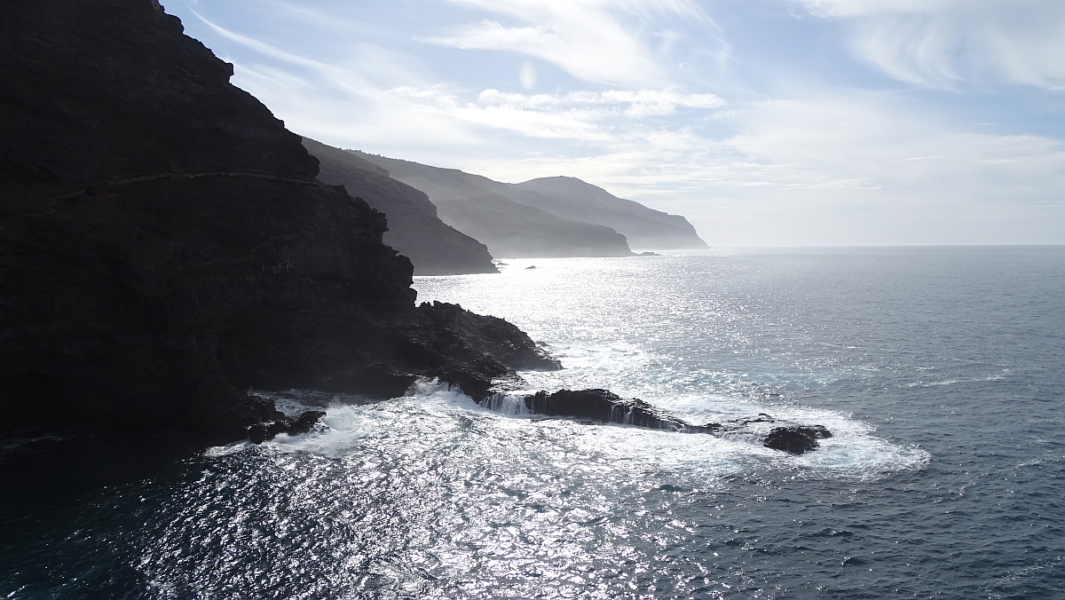 Steilküste im Gegenlicht- Mercury Sea…