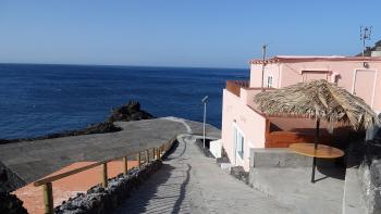 Weg hinunter zur Playa del Faro