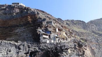 Wochenendhäuser in der Steilwand am Puertito Puntagorda