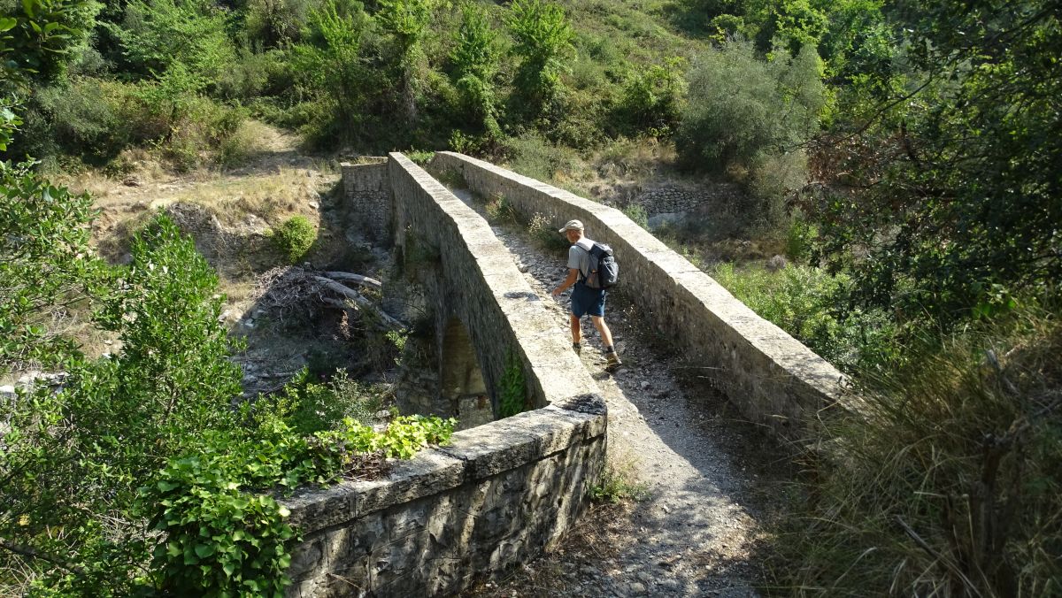 alte Brücke über den Fluß La Bévéra