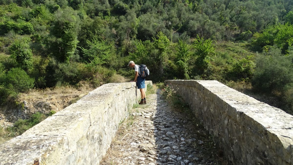 alte Brücke über den Fluß La Bévéra