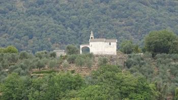 Santuario della Madonna del Piano von fern