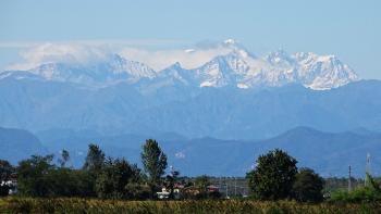 in der Ferne lugt der Mont Blanc hervor
