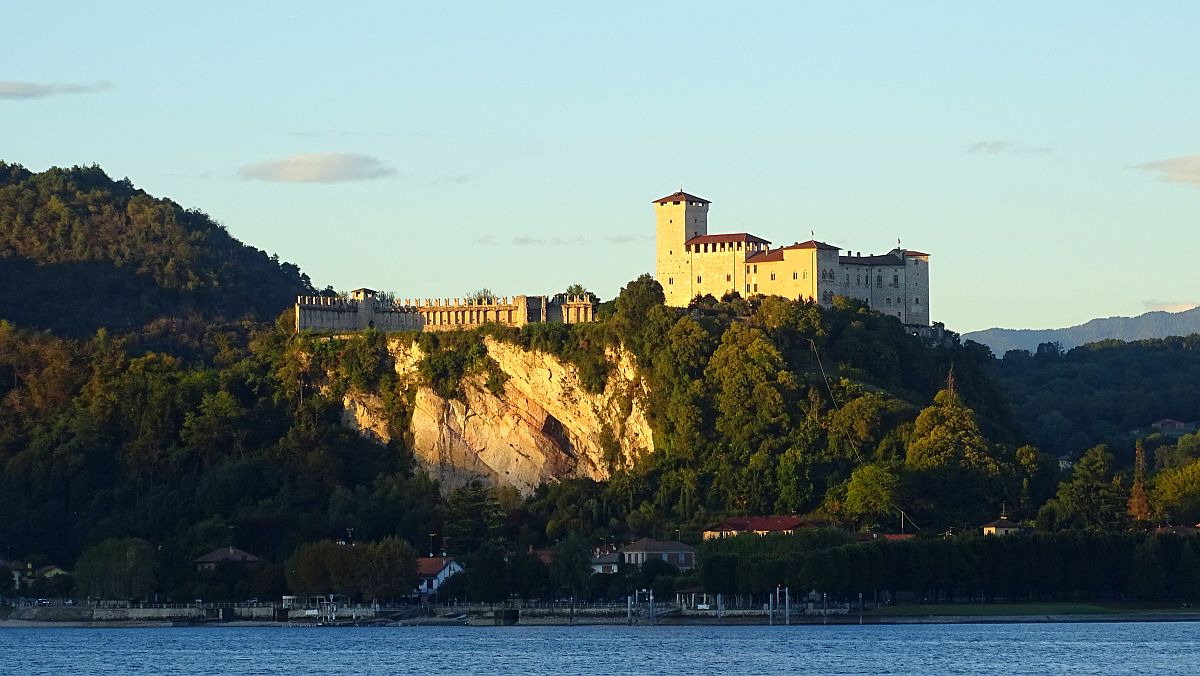 Rocca di Angera in der Abendsonne