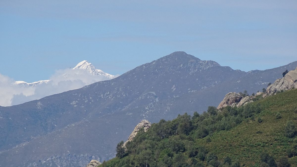 Blick hinüber zu den ganz hohen Bergen