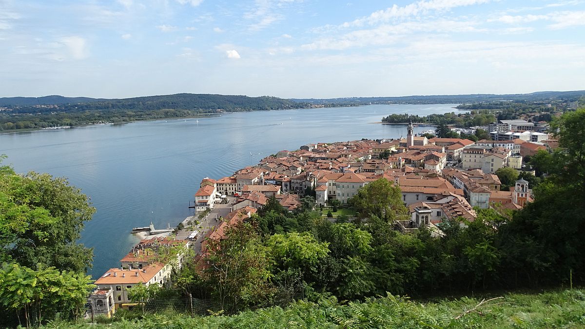 Blick auf Arona vom "Rocca"