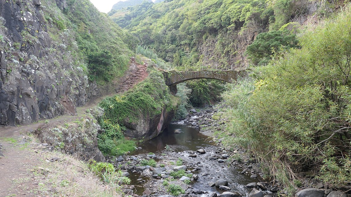 Brücke über den Ribeira do Porco