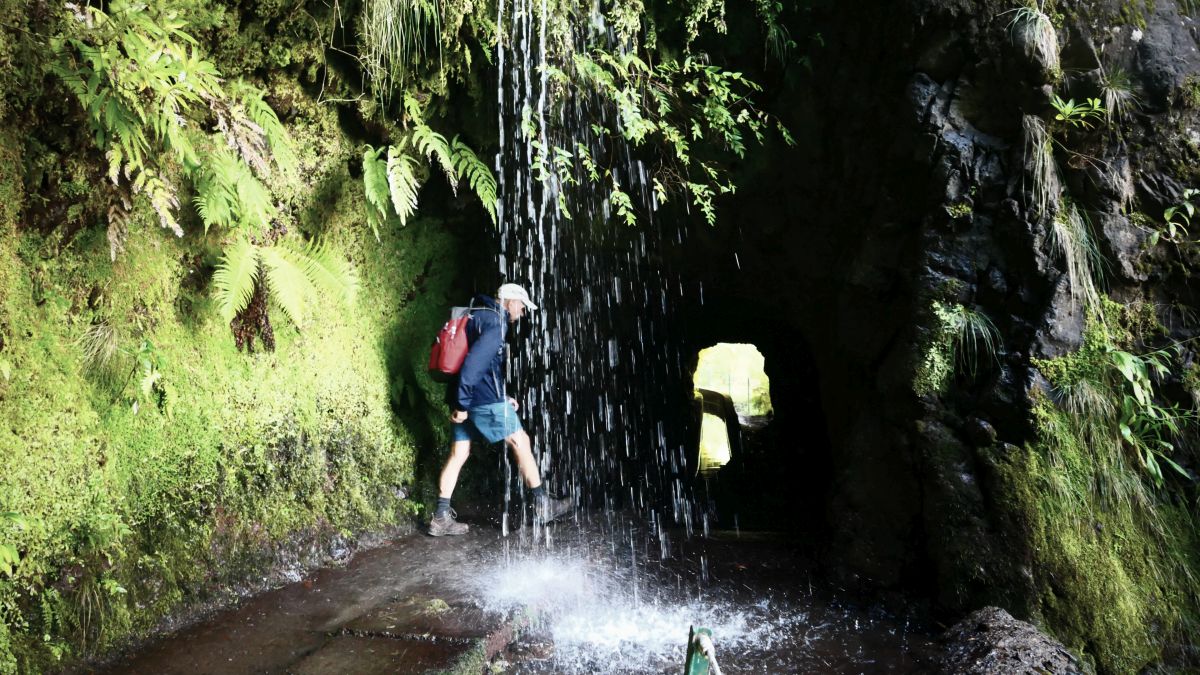 wieder ein Weg mit eingebauter Dusche 🙂