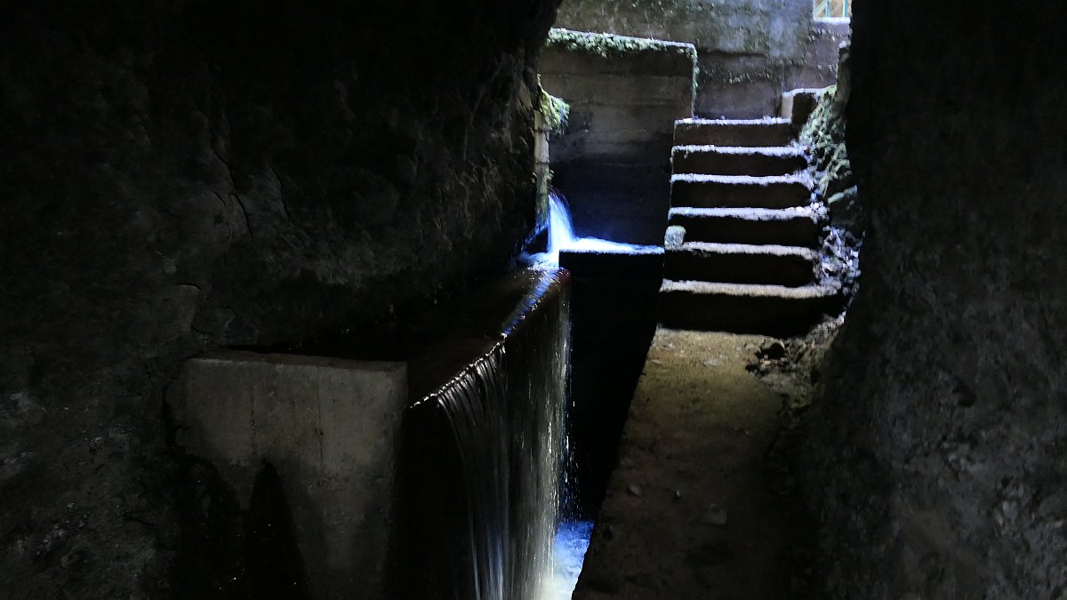 Wasserbauwerke im Tunnel