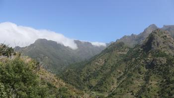 Wolken am Ecumeada-Pass