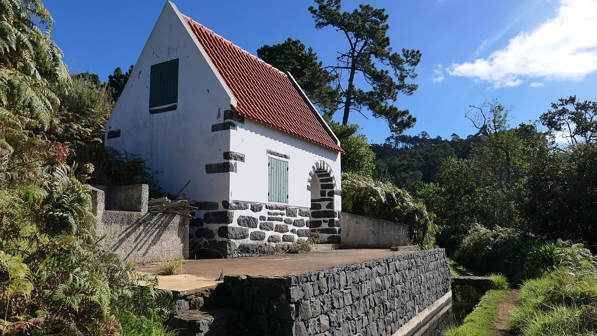 Wasserhaus an der Levada Nova da Calheta