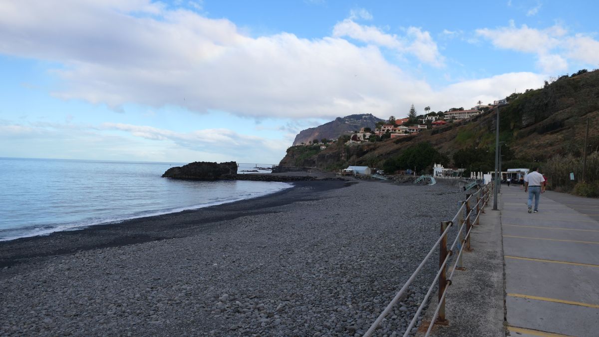 Beginn einer Wanderung vom Stadtrand Funchalsn nach Câmara de Lobos