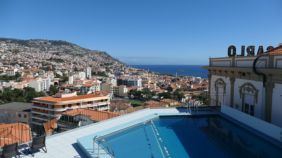 Blick aus dem Hotelzimmer auf Funchal