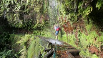 Wanderweg mit eingebauter Dusche