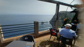 Mittagessen im Cabo Aéreo Café mit fantastischer Aussicht