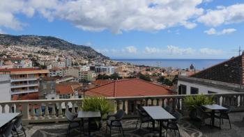 Blick von Hotelzimmer auf Funchal