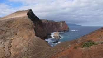 Sonnenstrahl trifft Felseninselchen
