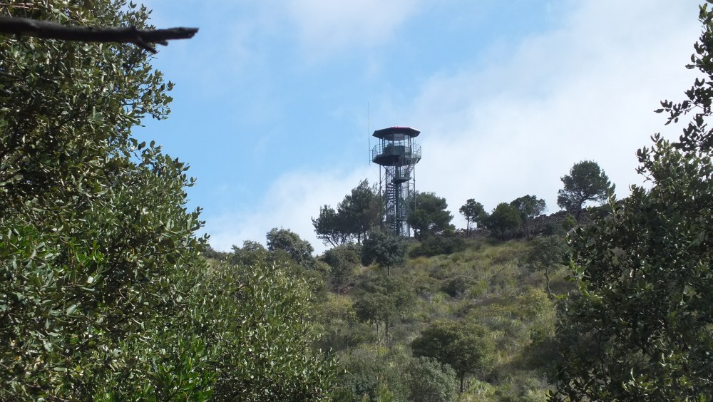 Feuerwachtturm am Beginn des Aufstiegs