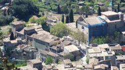 Blick runter nach Valldemossa. Unsere Terrasse im Blick.