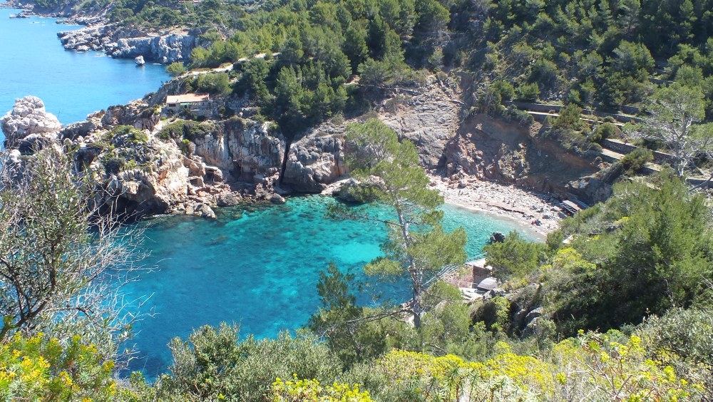 die herrliche gelegene Bucht von Port de Deià