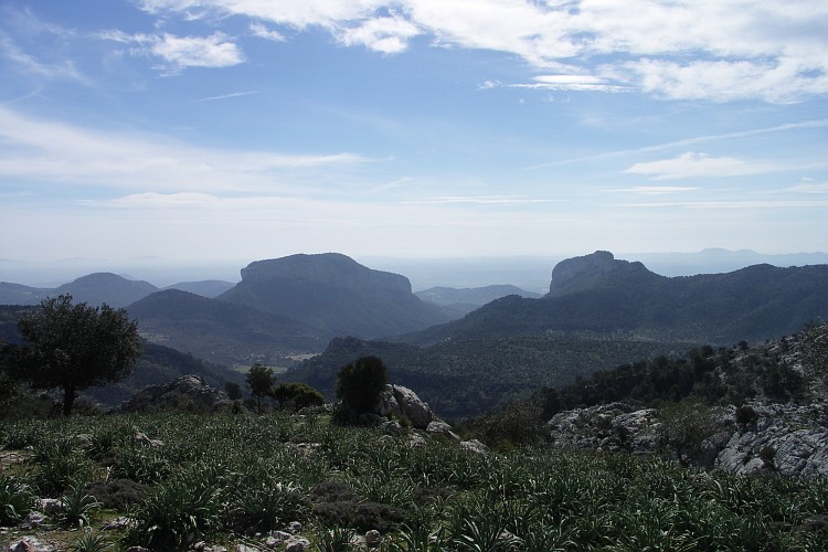 Blick von Le Ofre (1090 Meter) nach Süden