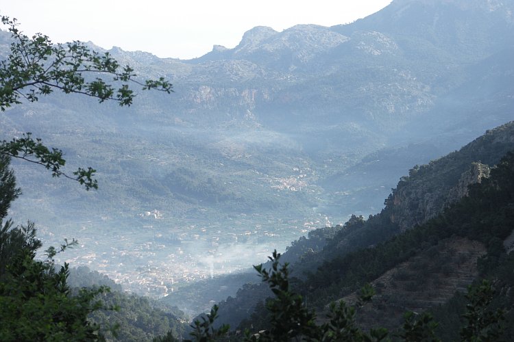 Smog ober Soller, die Feuer brennen