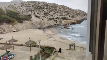 Blick aus dem Hotelzimmer zur Cala Barques