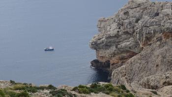 Boot am Felsen