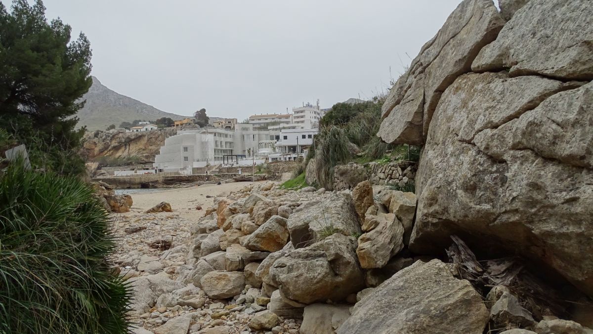 Cala Barques und unser Hotel kommen in Sicht