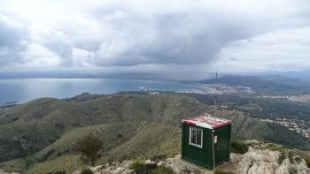 „Grüne Schachtel“ auf dem Talaia d’Alcúdia , Regenwolken im Anmarsch