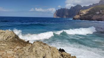 zurück in Cala Sant Vicenç beobachten wir die Brandung