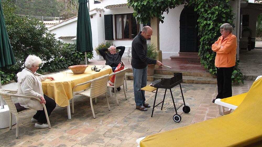 André (versucht zu) grillt (en)