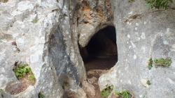 Zugangsloch zur großen Höhle