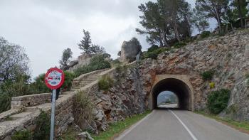 Tunnel mit Aussichtspunkt