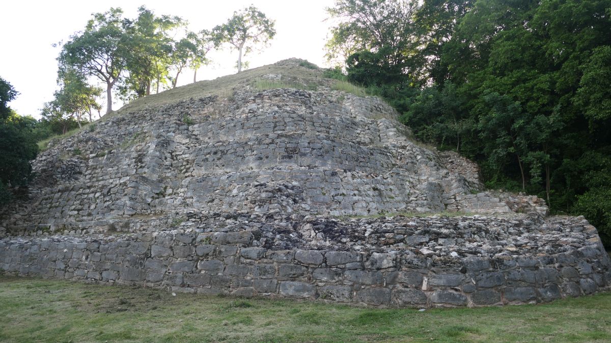 eine andere Pyramide im Stadtgebiet