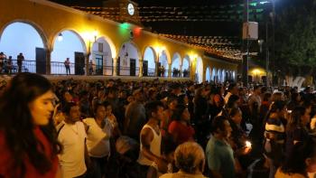 religöser Umzug in Izamal, mit viel Musik und Knallerei
