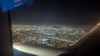 Anlug über das Lichtermeer der Mega-Stadt Mexiko-City