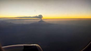 Flug von Mexiko-City nach Merida; Sonnenaufgang am Popocatépetl