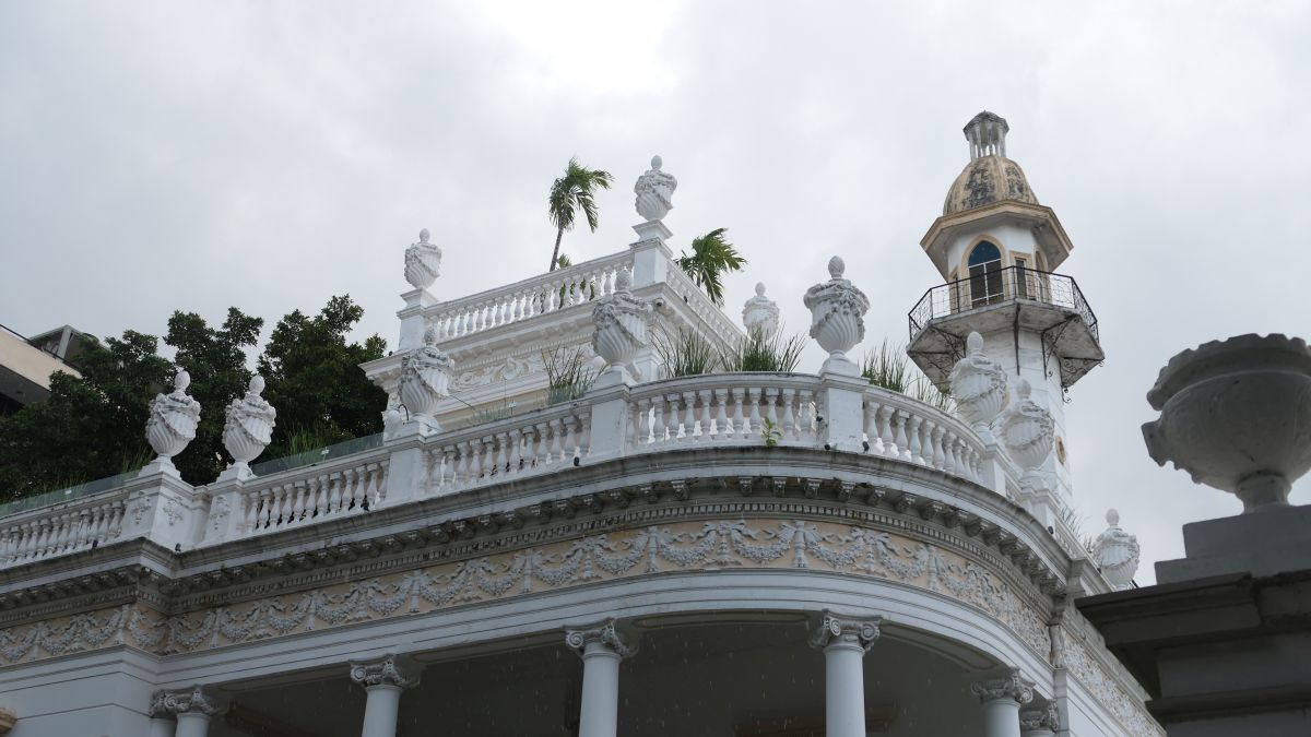 Hotel mit Minarett