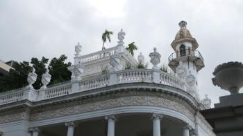 Hotel mit Minarett